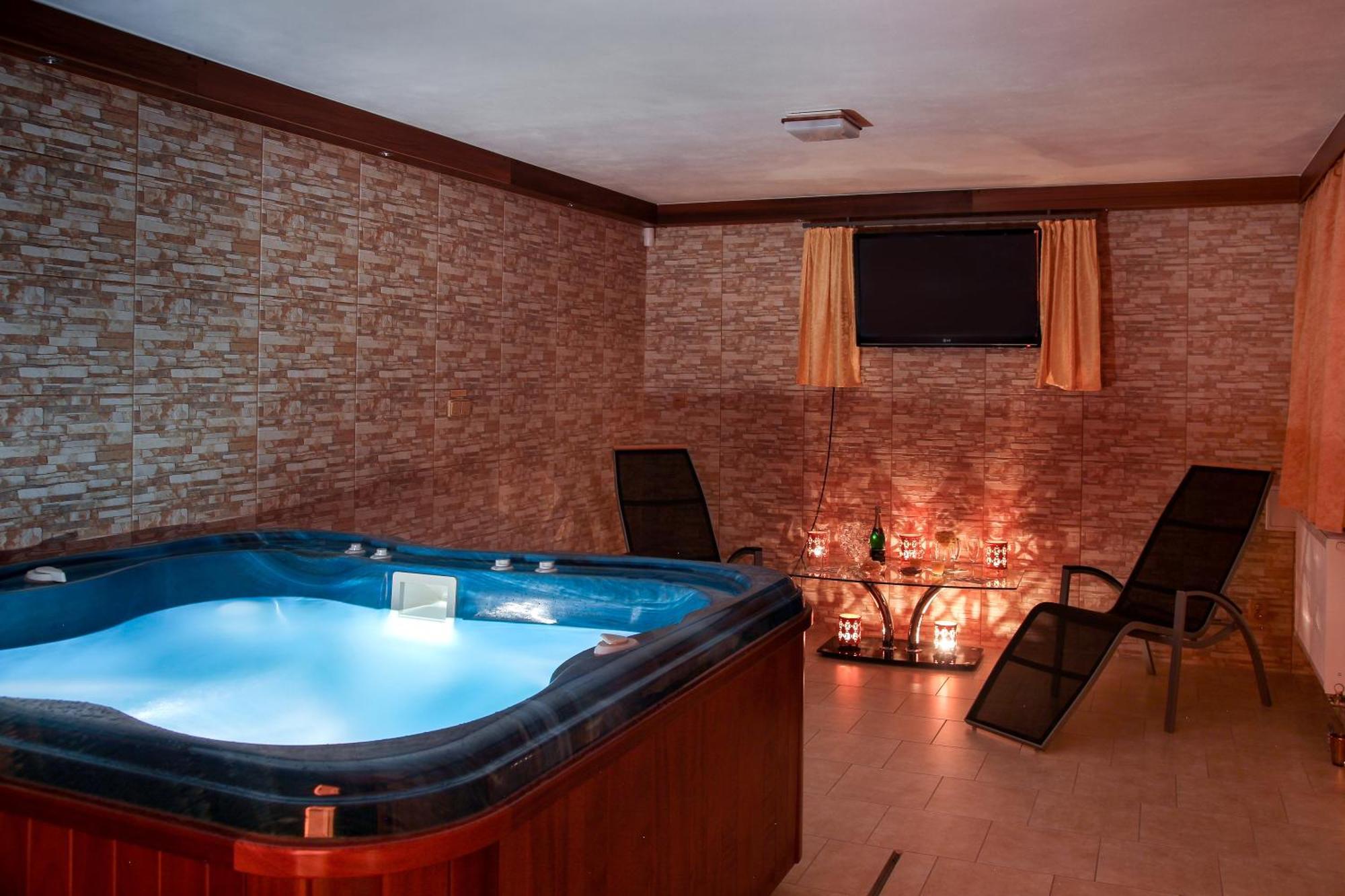 Wellness Penzion Palice Jindřichŭv Hradec Kültér fotó